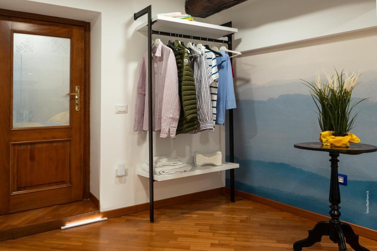Two Rooms Chiaia 37 Napoli Bagian luar foto