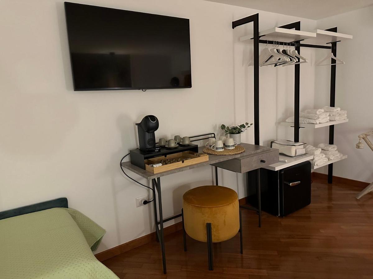 Two Rooms Chiaia 37 Napoli Bagian luar foto